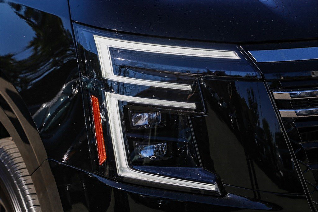 New 2025 Nissan Armada SV image 4