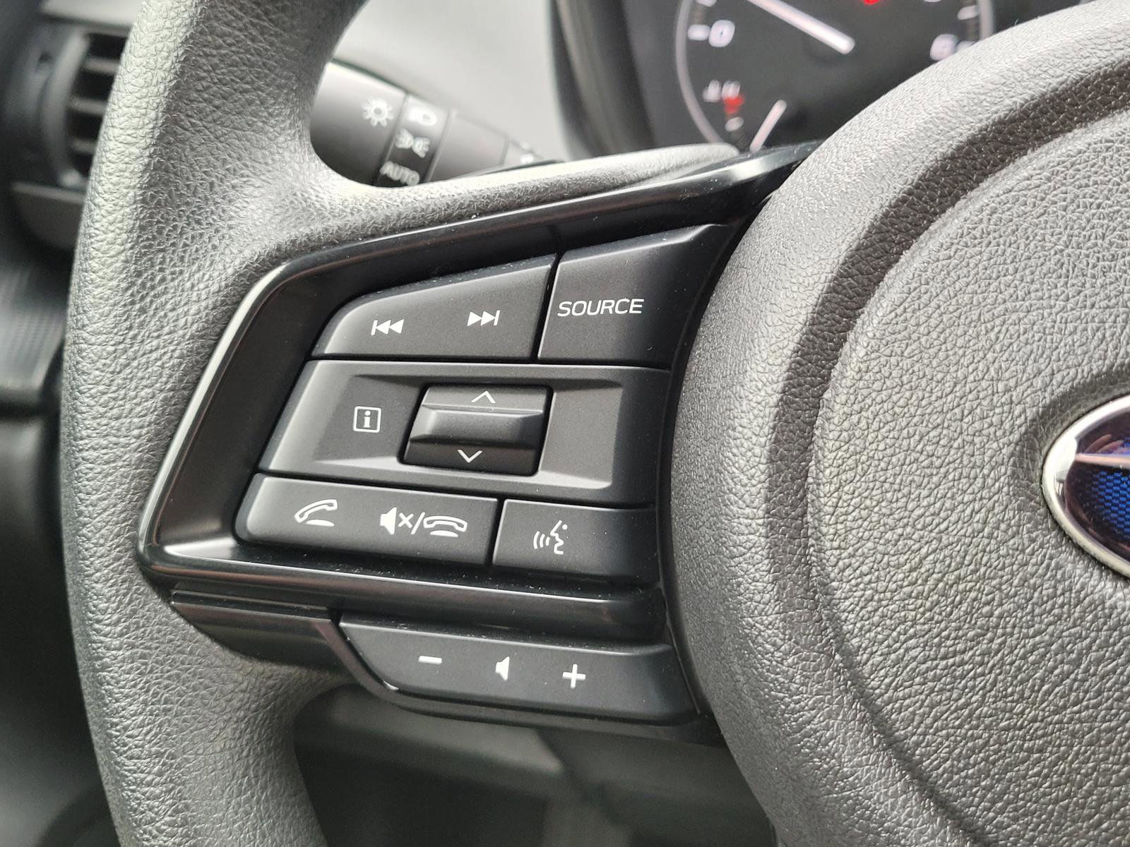 Used 2025 Subaru Crosstrek 2.0i Premium image 9