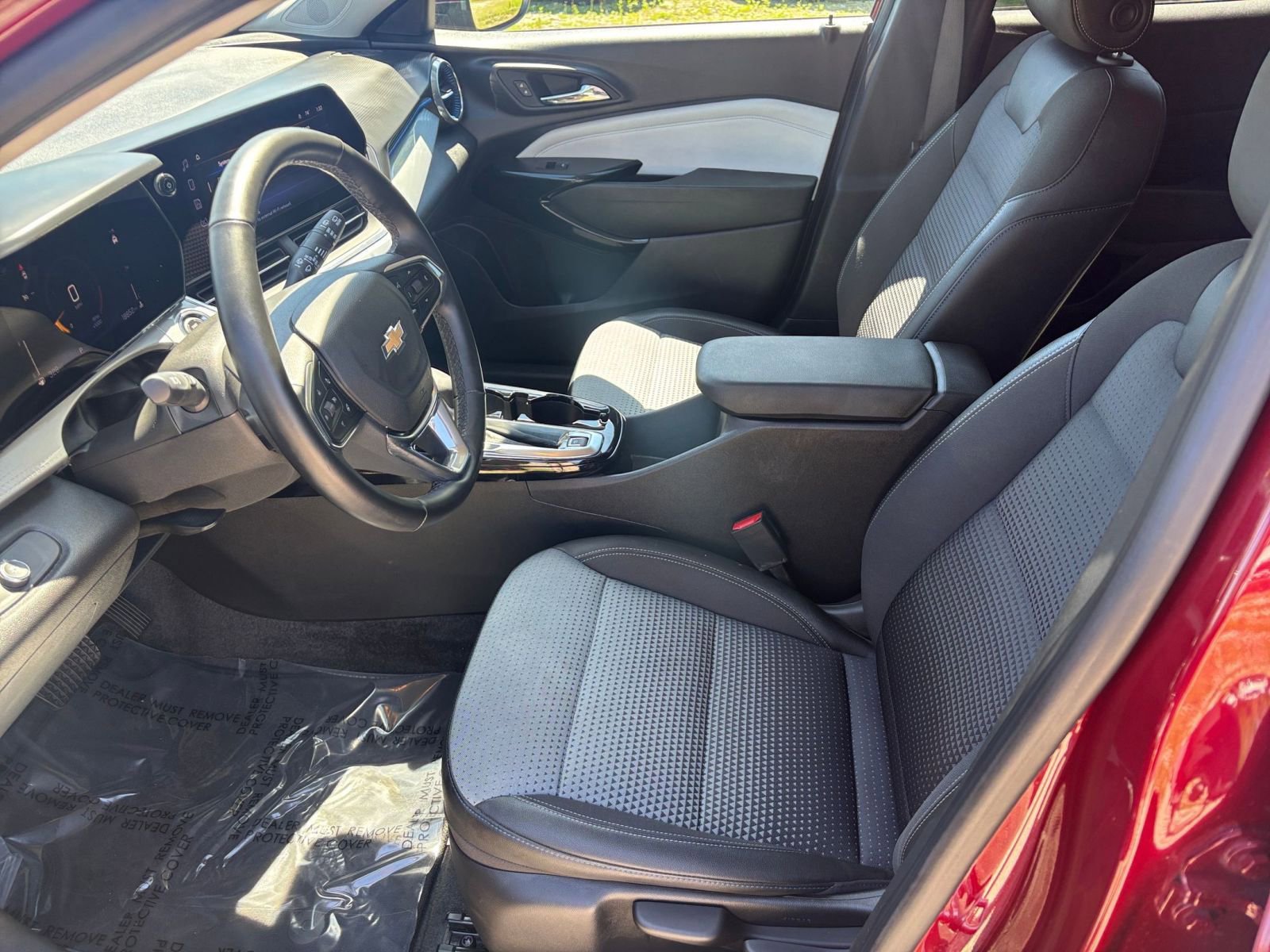 Used 2025 Chevrolet Trax LT w/ LT Convenience Package image 28