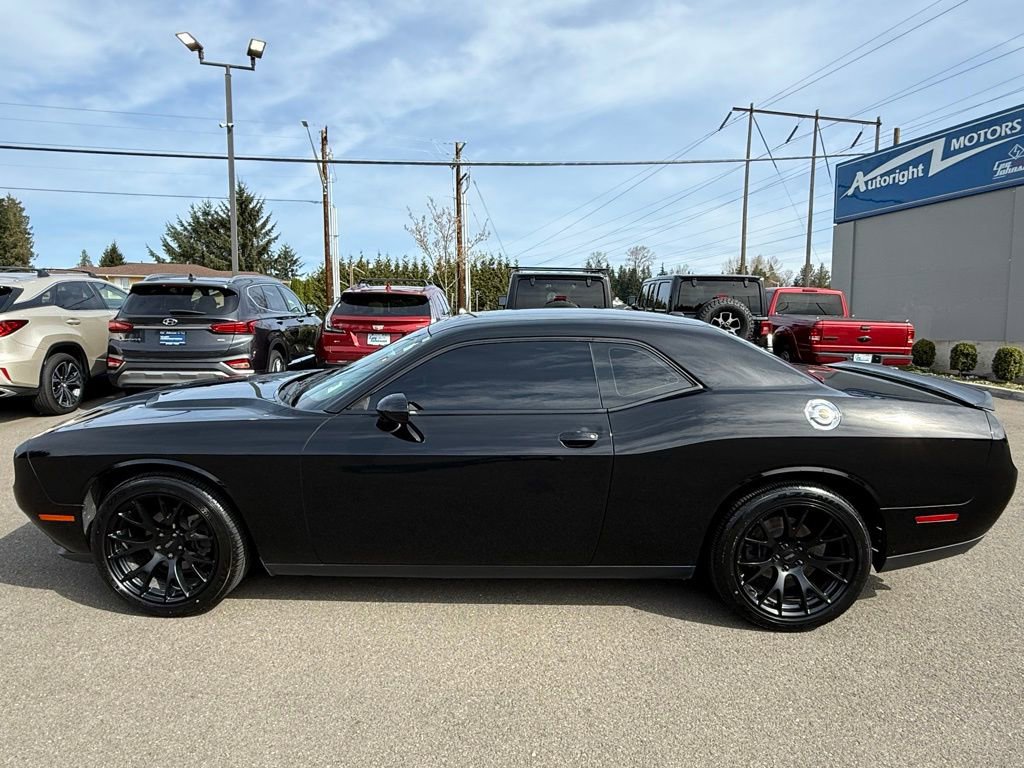 Used 2018 Dodge Challenger SXT image 2