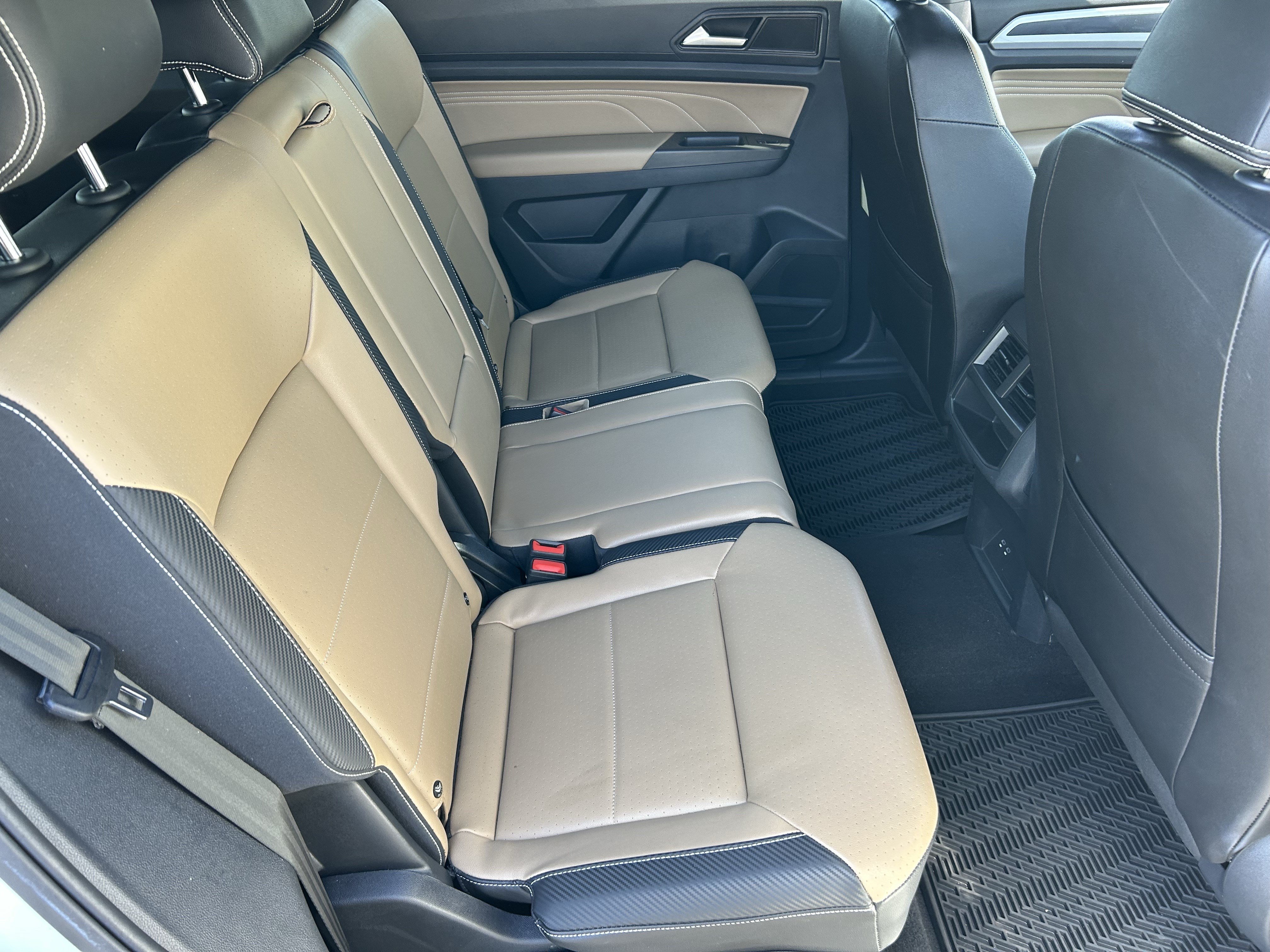 Used 2023 Volkswagen Atlas Cross Sport SE w/ Panoramic Sunroof Package FWD image 11