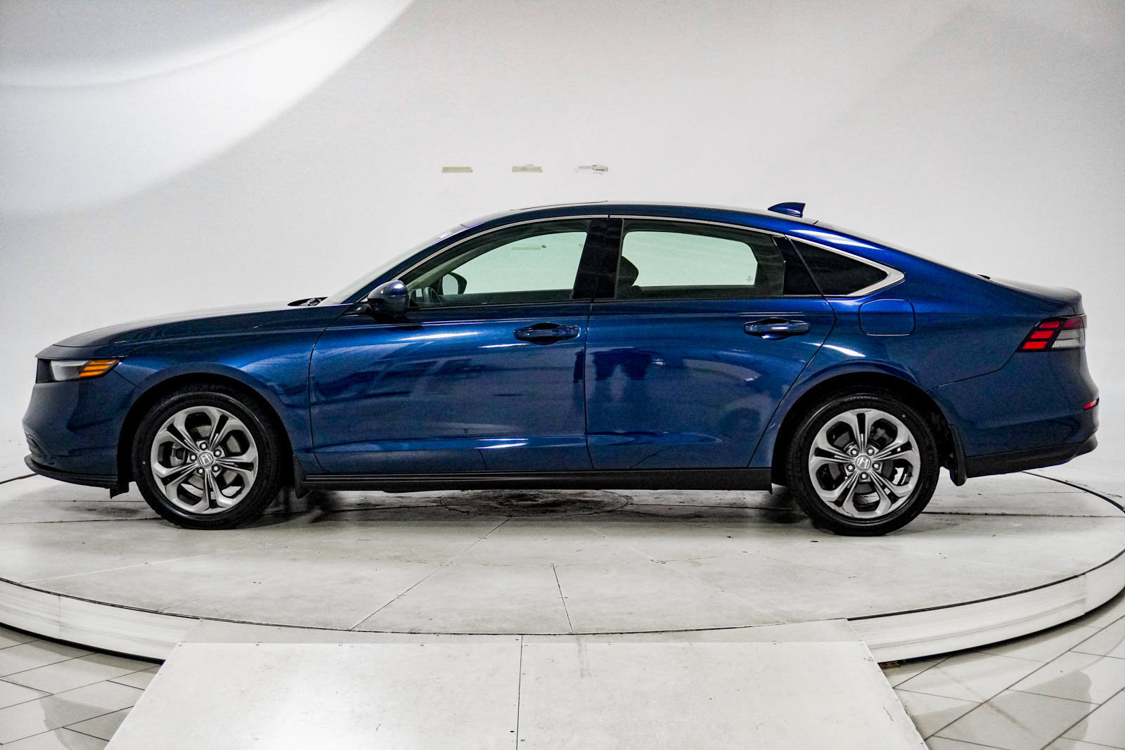 Used 2024 Honda Accord EX image 5