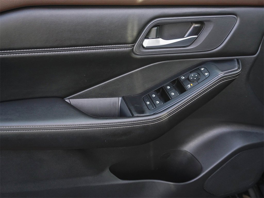 Used 2023 Nissan Rogue SV w/ SV Premium B Package image 17