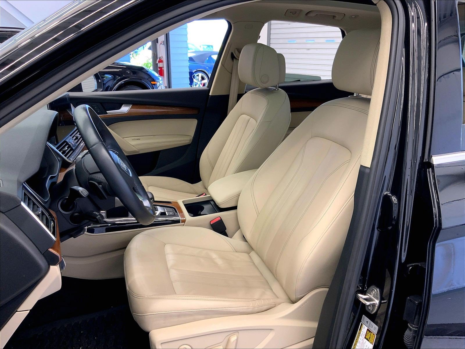 Used 2023 Audi Q5 2.0T Premium Plus w/ Premium Plus Package AWD/4WD image 17