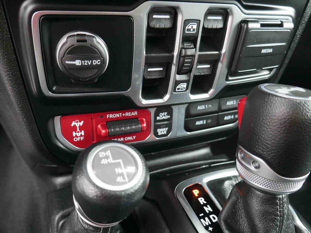 Used 2024 Jeep Wrangler Unlimited Rubicon AWD/4WD image 31