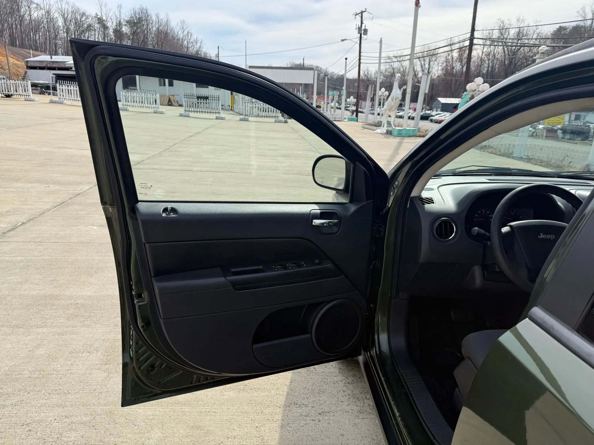 Used 2009 Jeep Compass Sport image 16