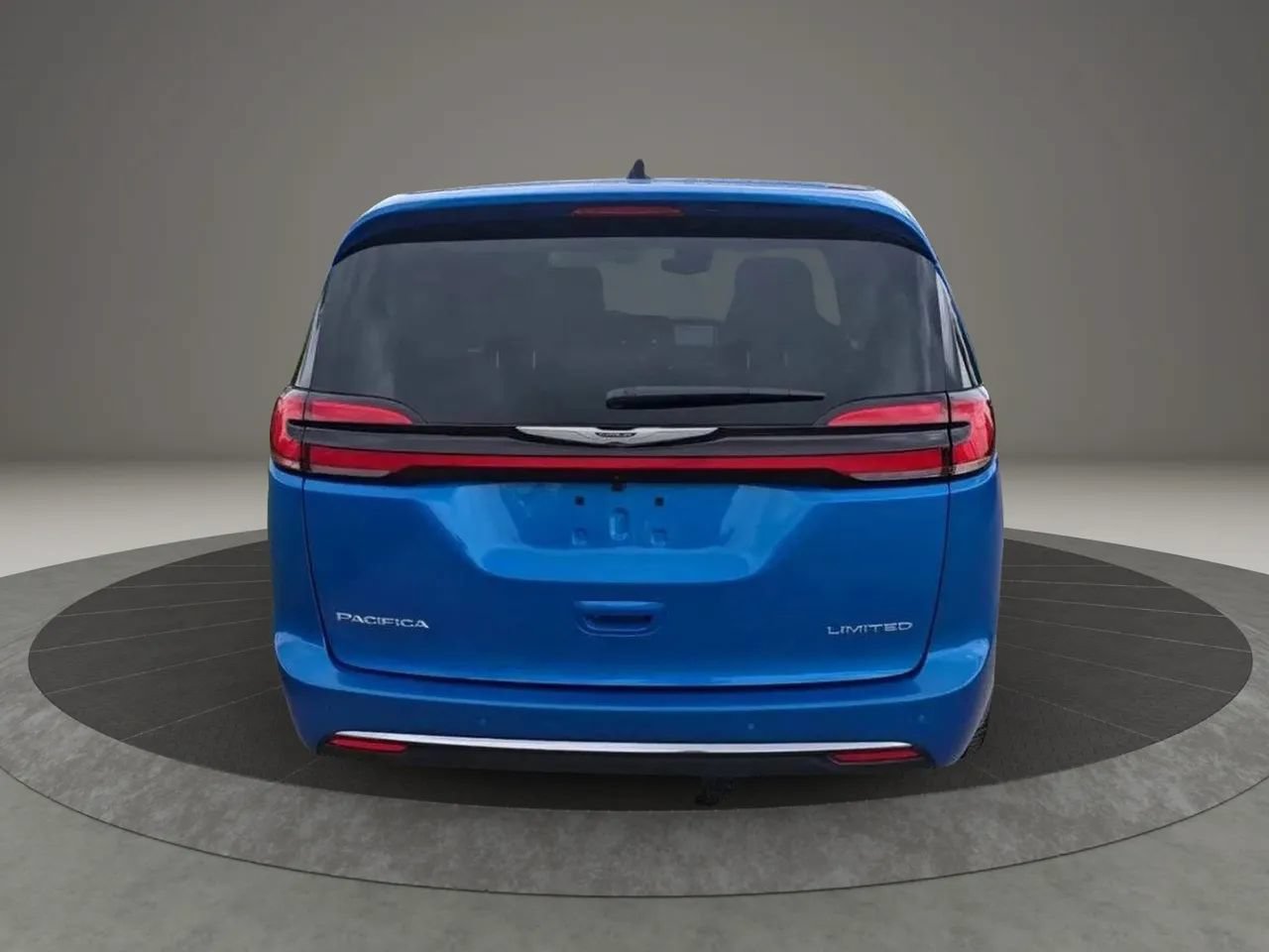 Used 2026 Chrysler Pacifica Limited FWD image 5