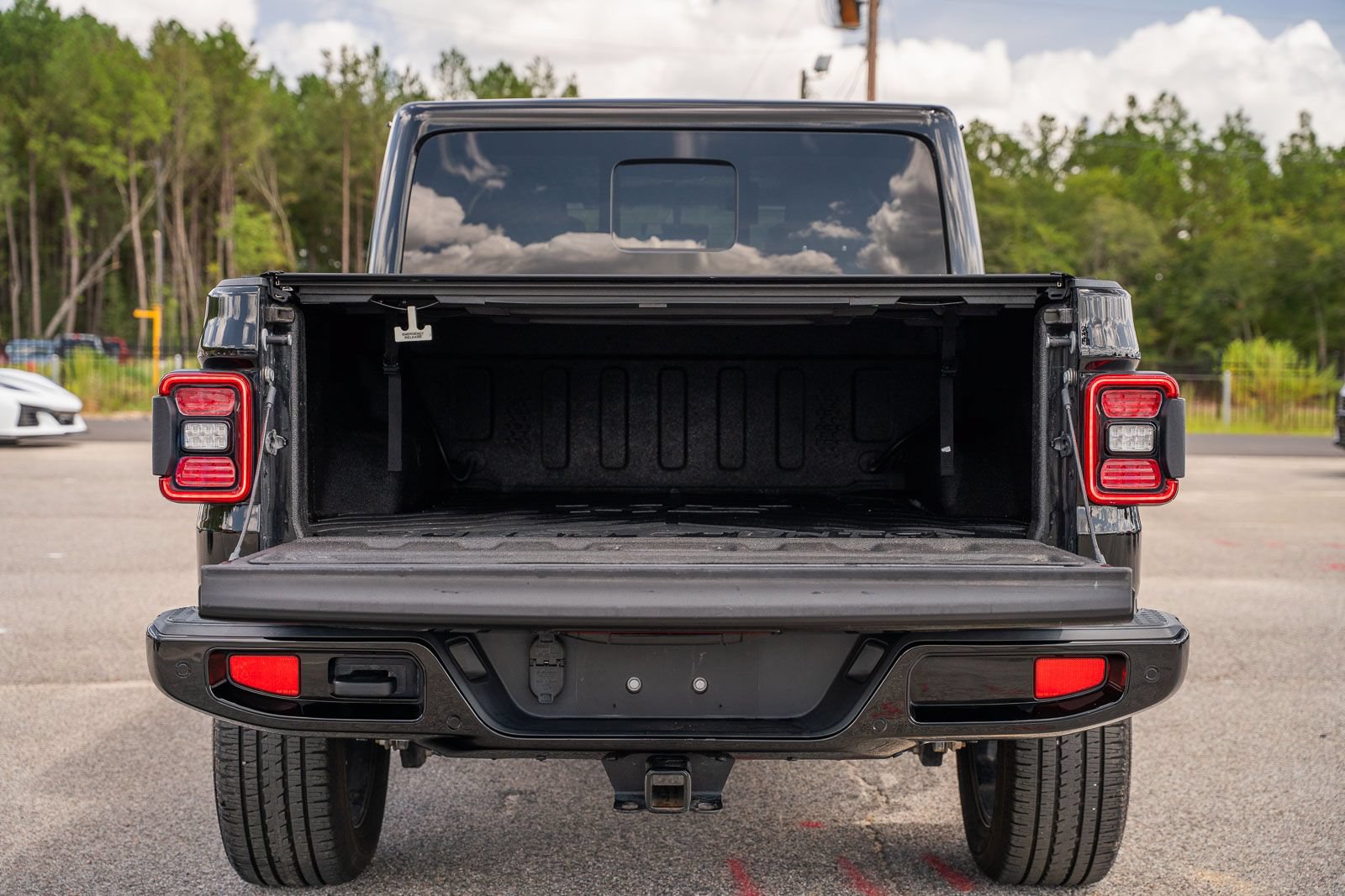 Used 2023 Jeep Gladiator Overland AWD/4WD image 16