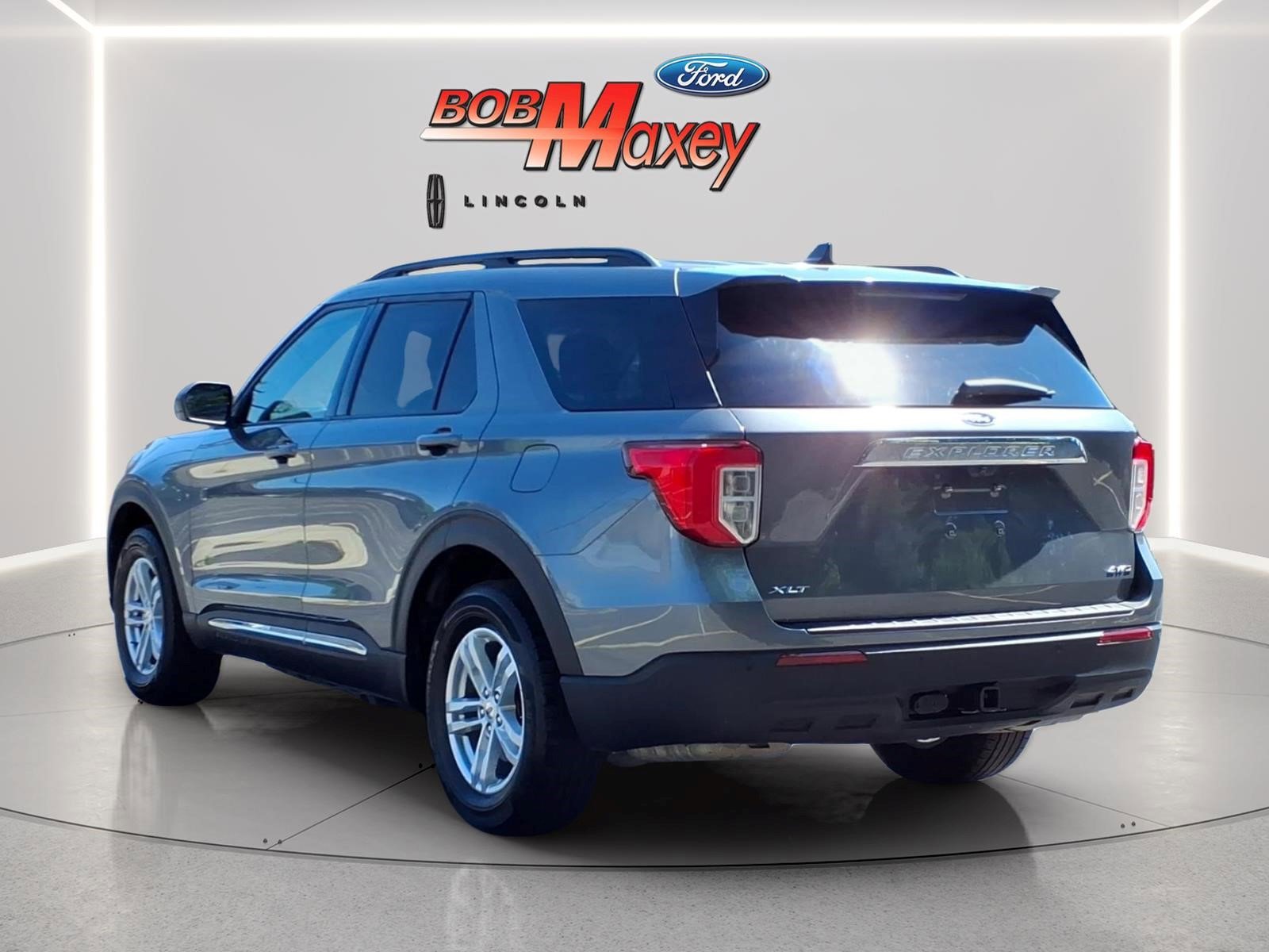 Used 2023 Ford Explorer XLT w/ Class IV Trailer Tow Package AWD/4WD image 6