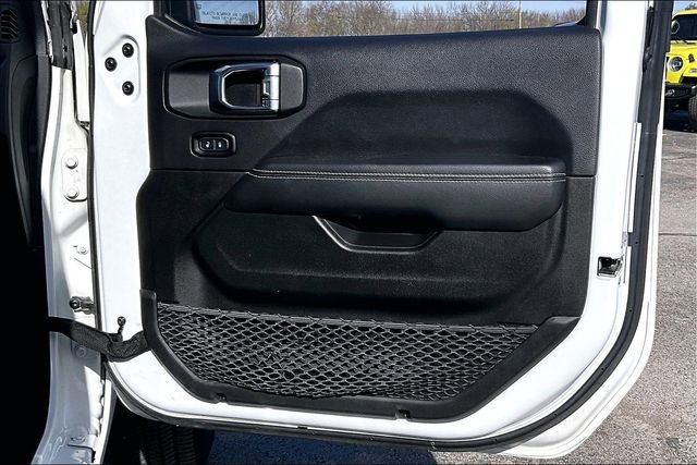 Used 2023 Jeep Wrangler Sahara image 28