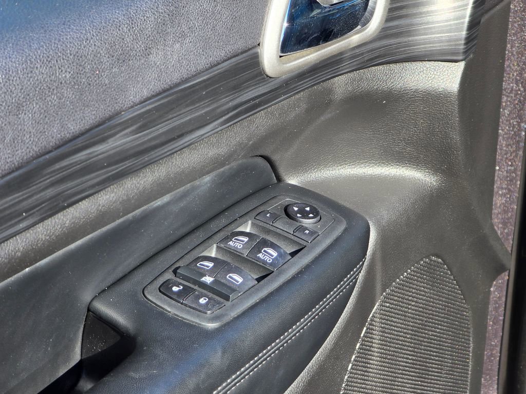 Used 2020 Jeep Grand Cherokee Laredo w/ Quick Order Package 2BN North image 42