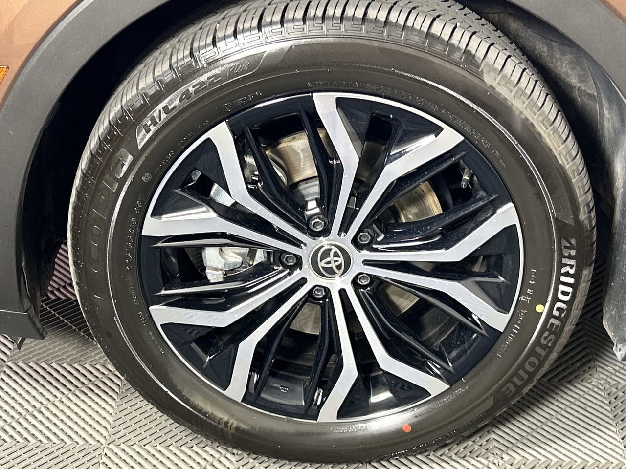 Used 2026 Toyota Crown XLE AWD/4WD image 10