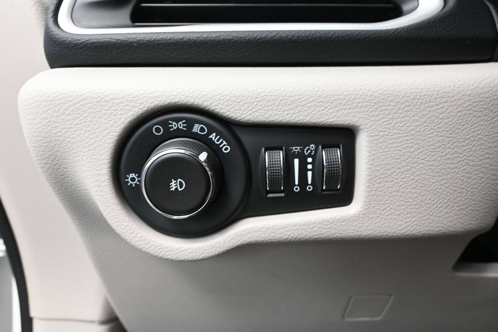 Used 2022 Chrysler Pacifica Touring-L FWD image 31