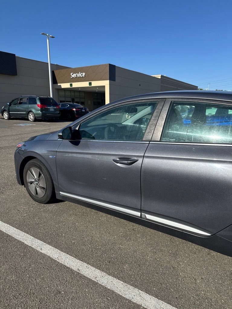 Used 2020 Hyundai Ioniq SE FWD image 8