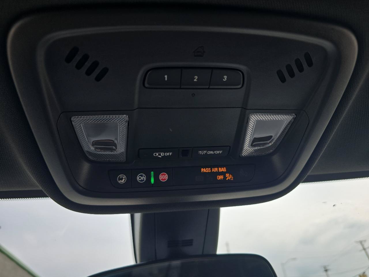 Used 2023 Chevrolet Traverse LT FWD image 40
