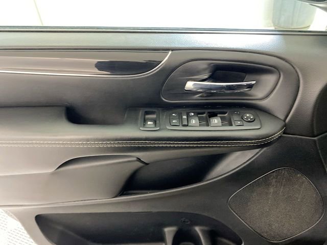 Used 2017 Dodge Grand Caravan SE FWD image 26