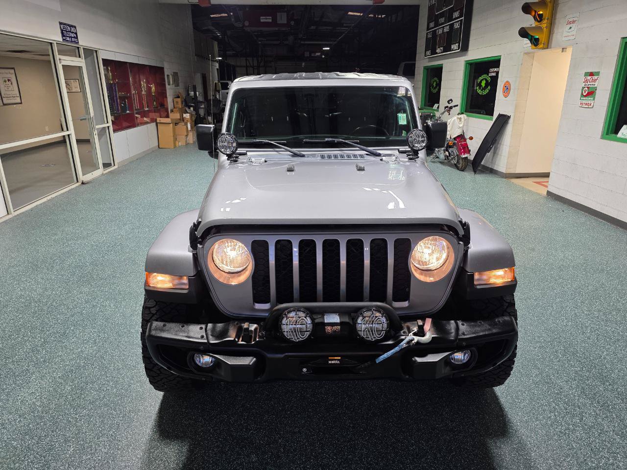 Used 2020 Jeep Gladiator Sport w/ Quick Order Package 24S AWD/4WD image 3