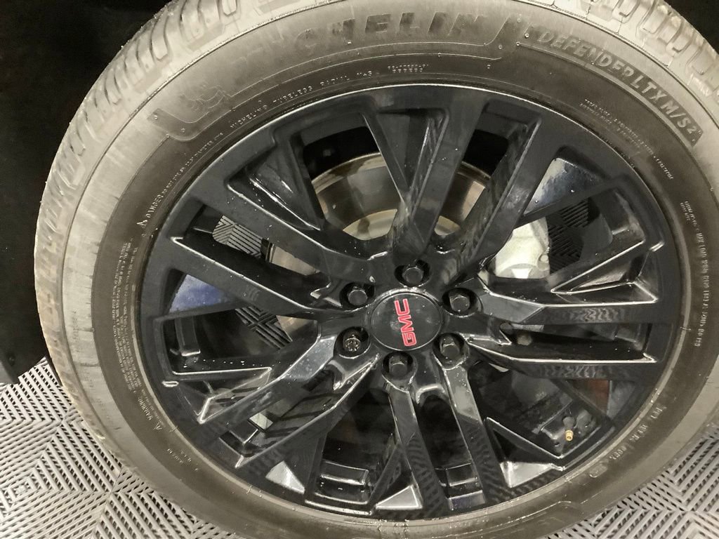 Used 2022 GMC Yukon SLE image 2