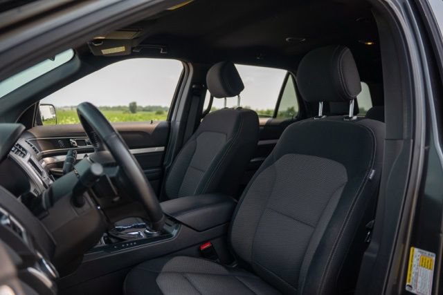 Used 2017 Ford Explorer XLT AWD/4WD image 14