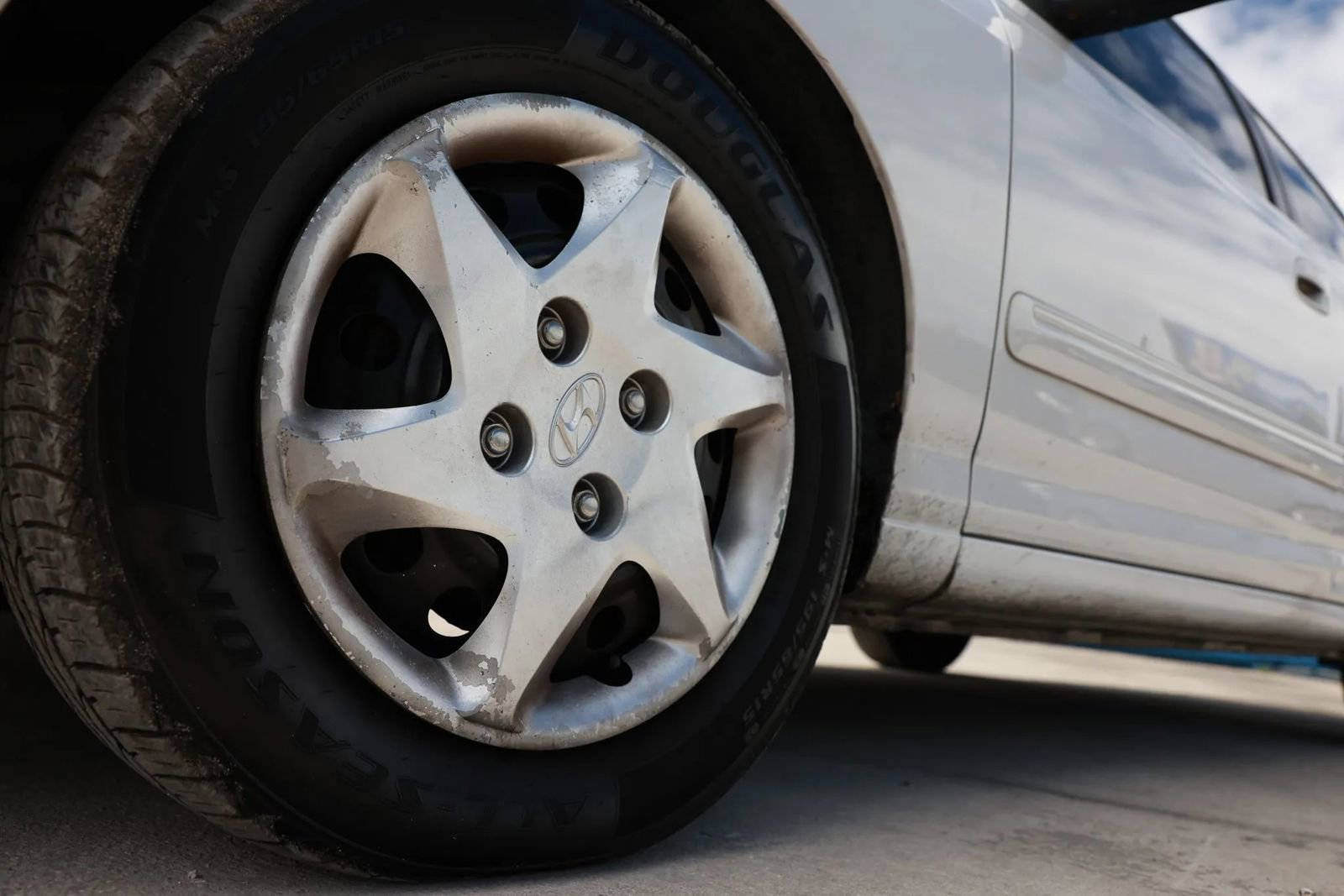 Used 2005 Hyundai Elantra GLS FWD image 29