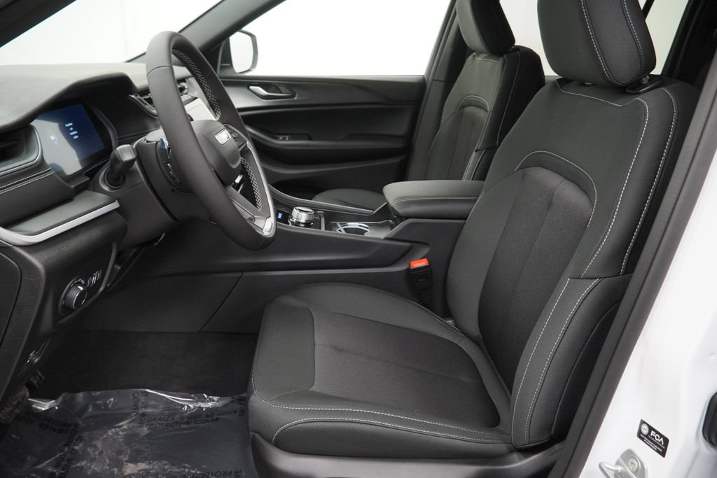 New 2026 Jeep Grand Cherokee Laredo AWD/4WD image 15