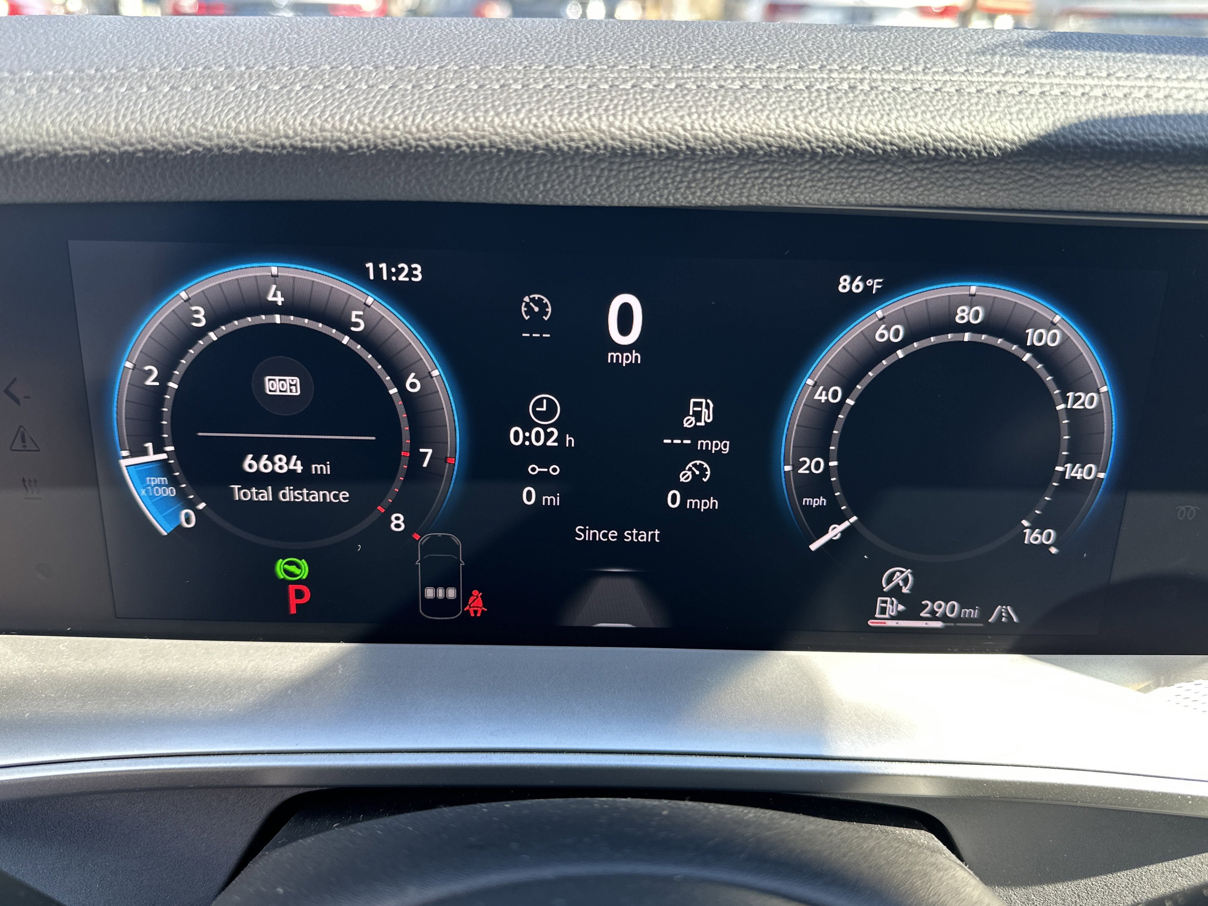 Certified 2025 Volkswagen Tiguan SE image 12