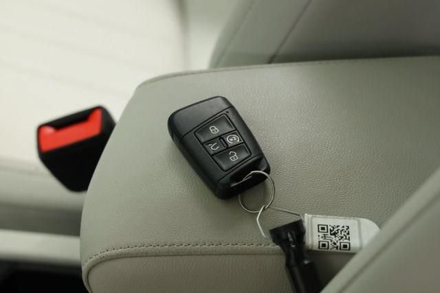 Certified 2023 Volkswagen Tiguan SE FWD image 40