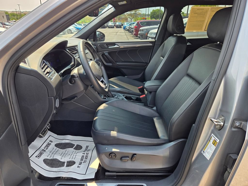 Used 2023 Volkswagen Tiguan SE R-Line AWD/4WD image 15