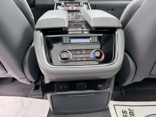 Used 2018 Lincoln Navigator Select image 17