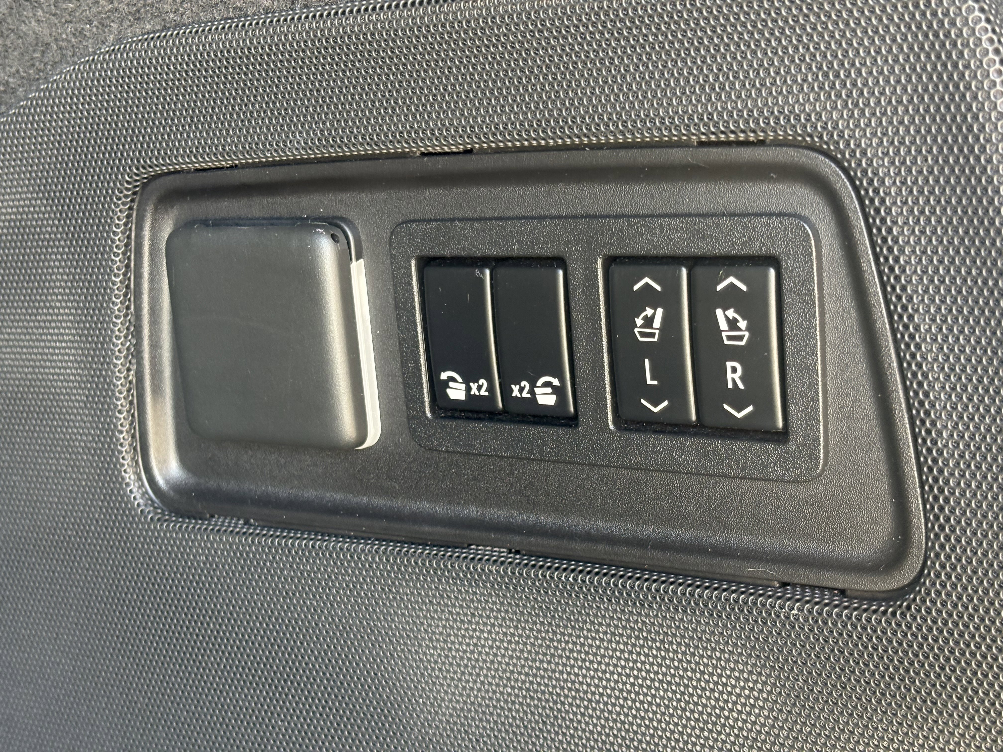 Used 2022 Cadillac Escalade Premium Luxury image 10