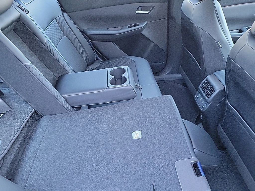 New 2026 Nissan Leaf Platinum+ w/ Floor Mat Package (Platinum+) FWD image 21