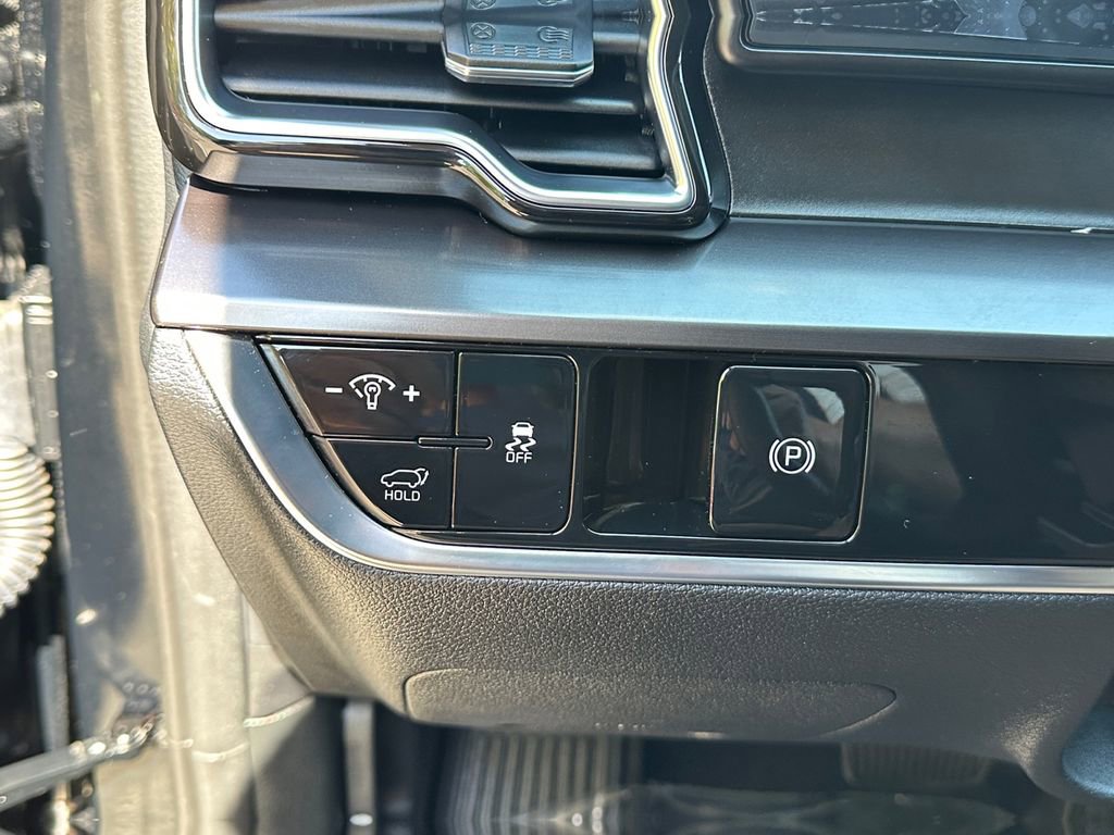 Certified 2025 Kia Sportage EX w/ Premium Package AWD/4WD image 22