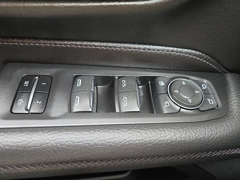 Used 2024 GMC Yukon Denali AWD/4WD image 23