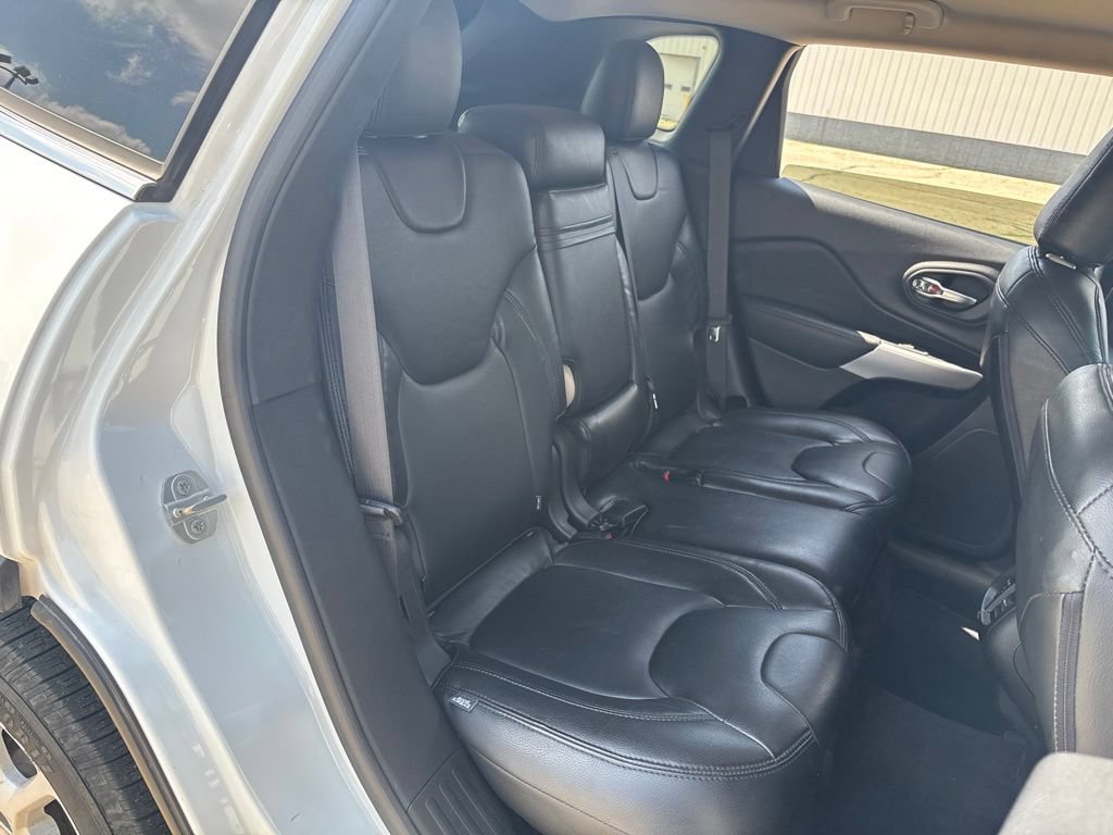 Used 2017 Jeep Cherokee Latitude w/ Comfort/Convenience Group FWD image 26