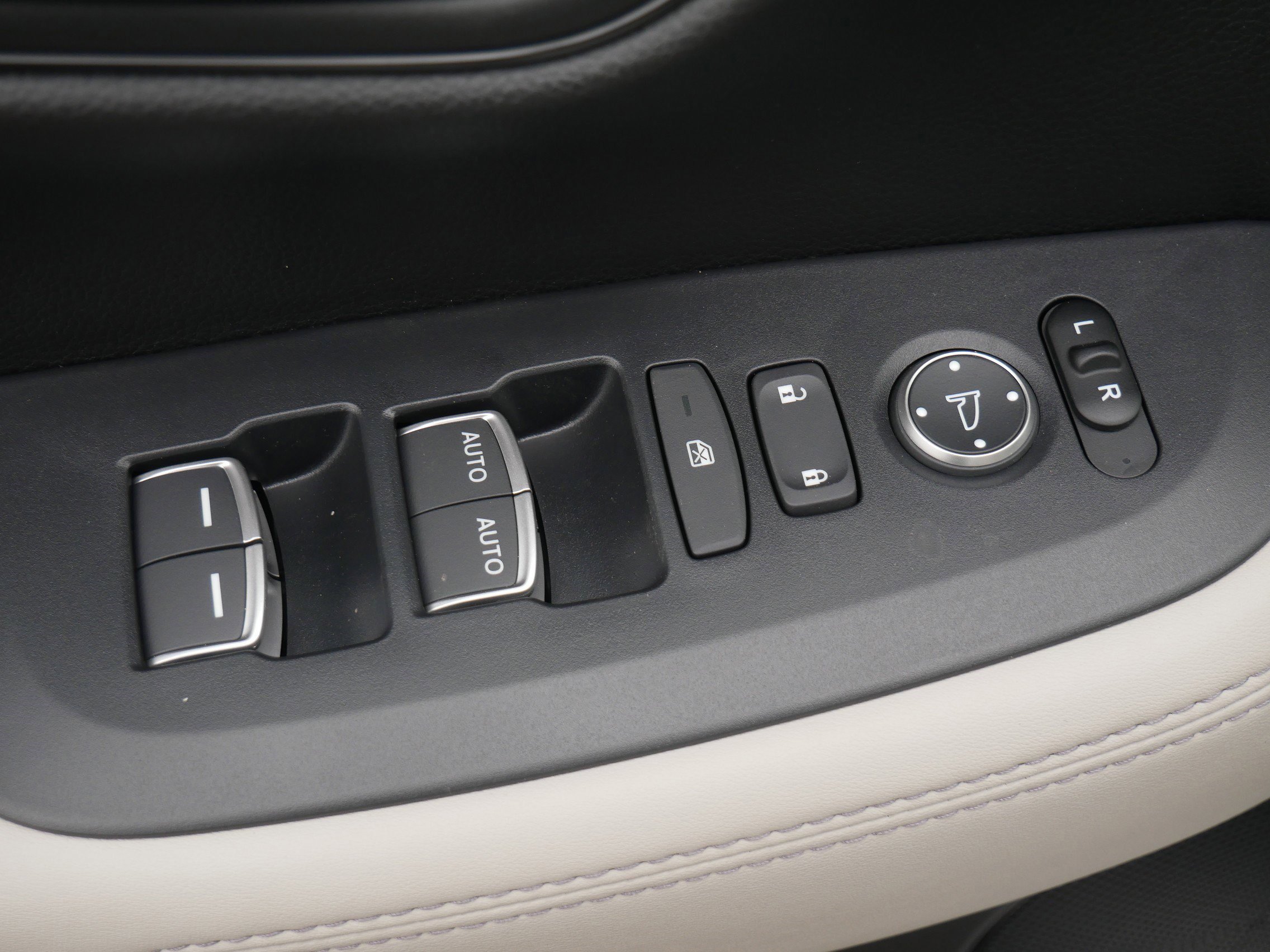 New 2026 Honda HR-V EX-L image 16