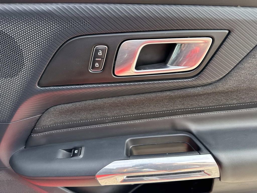 Used 2024 Ford Mustang Convertible image 6