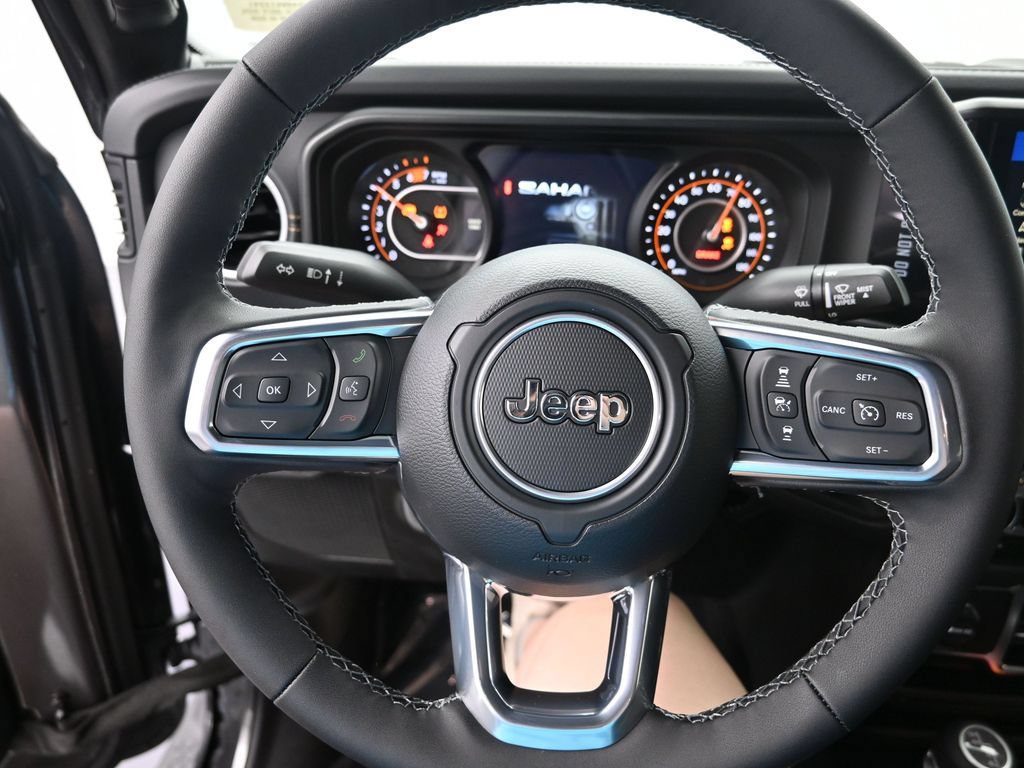 New 2025 Jeep Wrangler Unlimited Sahara w/ Technology Group AWD/4WD image 15