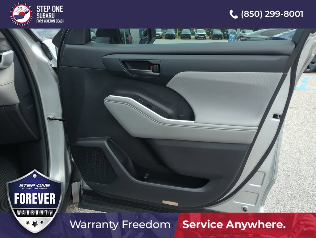 Used 2021 Toyota Highlander L FWD image 35