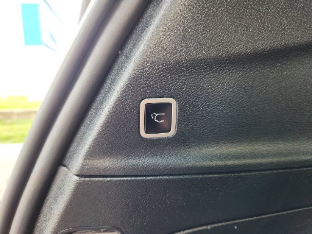 Used 2024 Chrysler Pacifica Touring FWD image 34