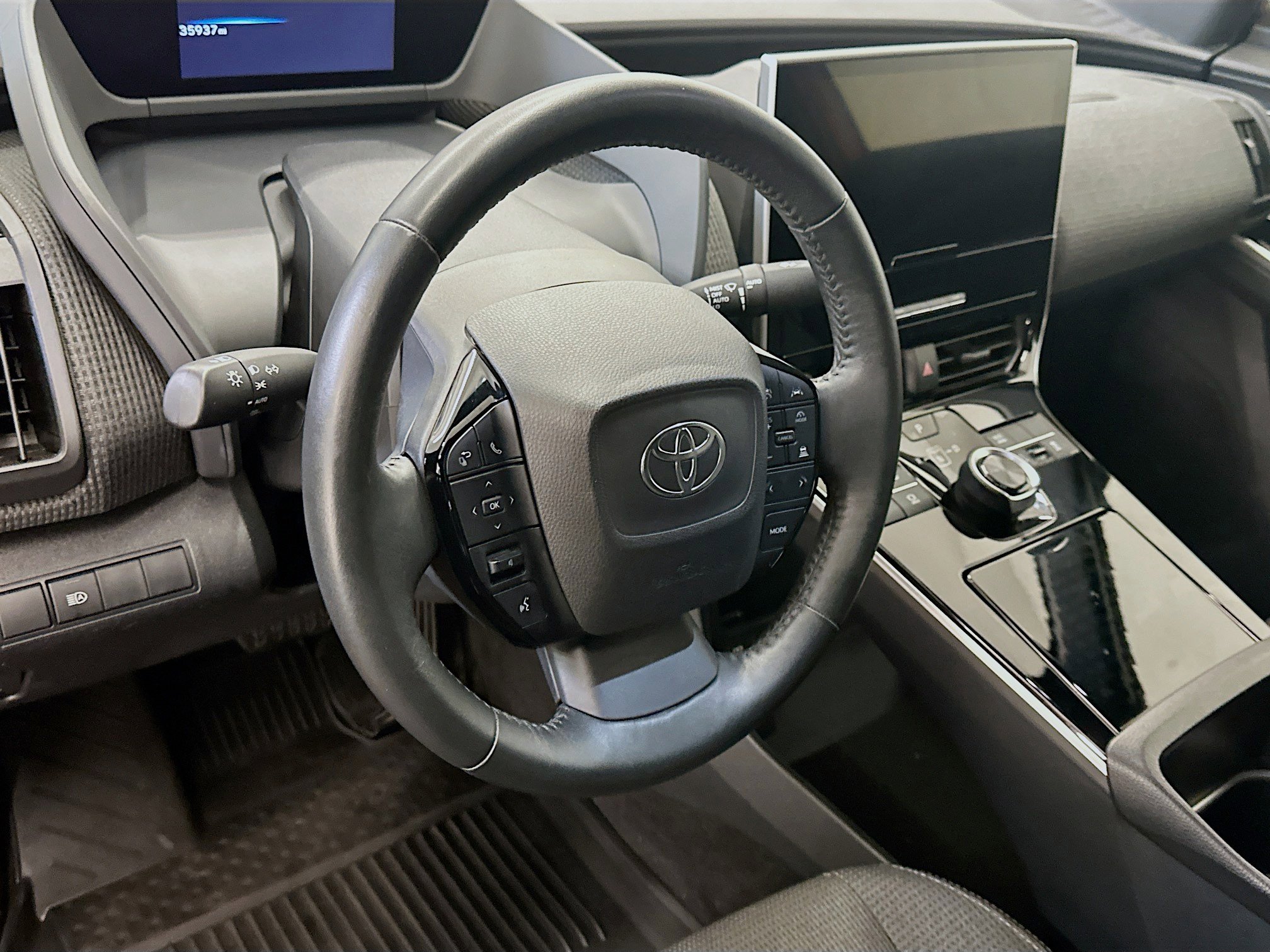 Used 2023 Toyota bZ4X XLE w/ Weather Package AWD/4WD image 18