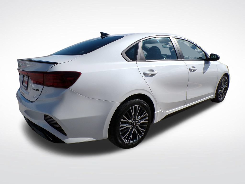 Used 2023 Kia Forte GT-Line w/ GT-Line Premium Package FWD image 4