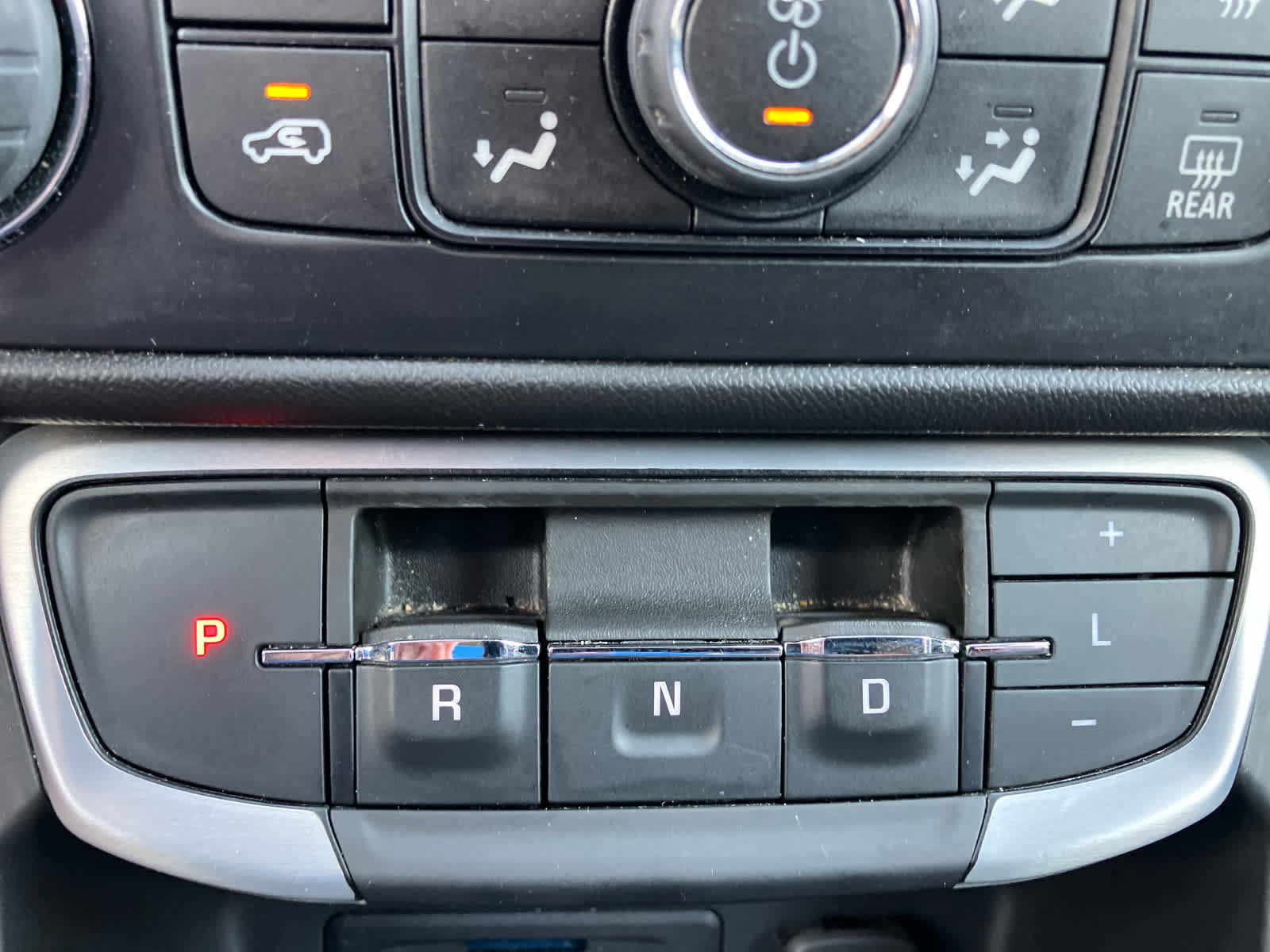 Used 2024 GMC Terrain SLT image 29