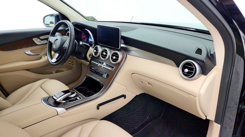 Used 2019 Mercedes-Benz GLC 350e 4MATIC image 24
