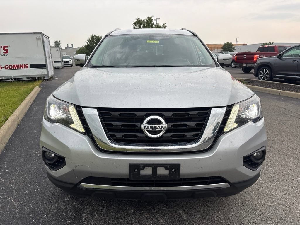 Used 2019 Nissan Pathfinder SL AWD/4WD image 2