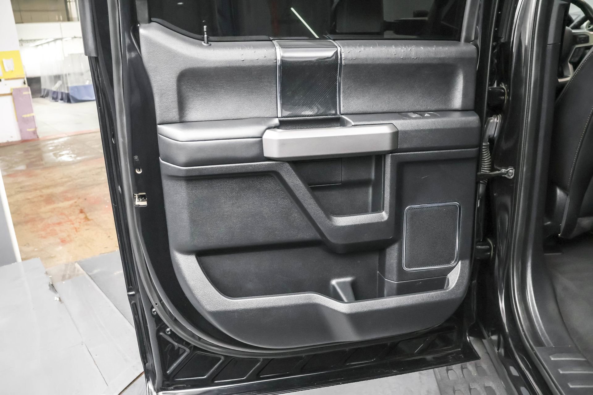 Used 2020 Ford F250 Platinum w/ Tremor Off-Road Package image 32