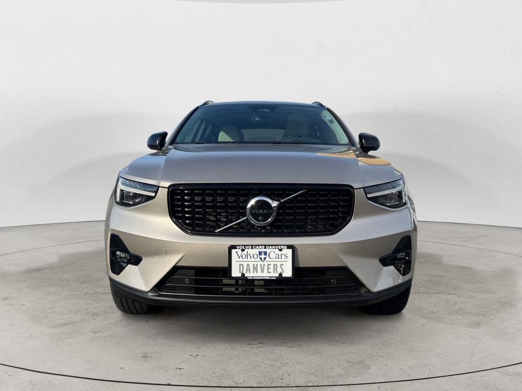 Certified 2023 Volvo XC40 B5 Ultimate w/ Protection Package Premier image 28