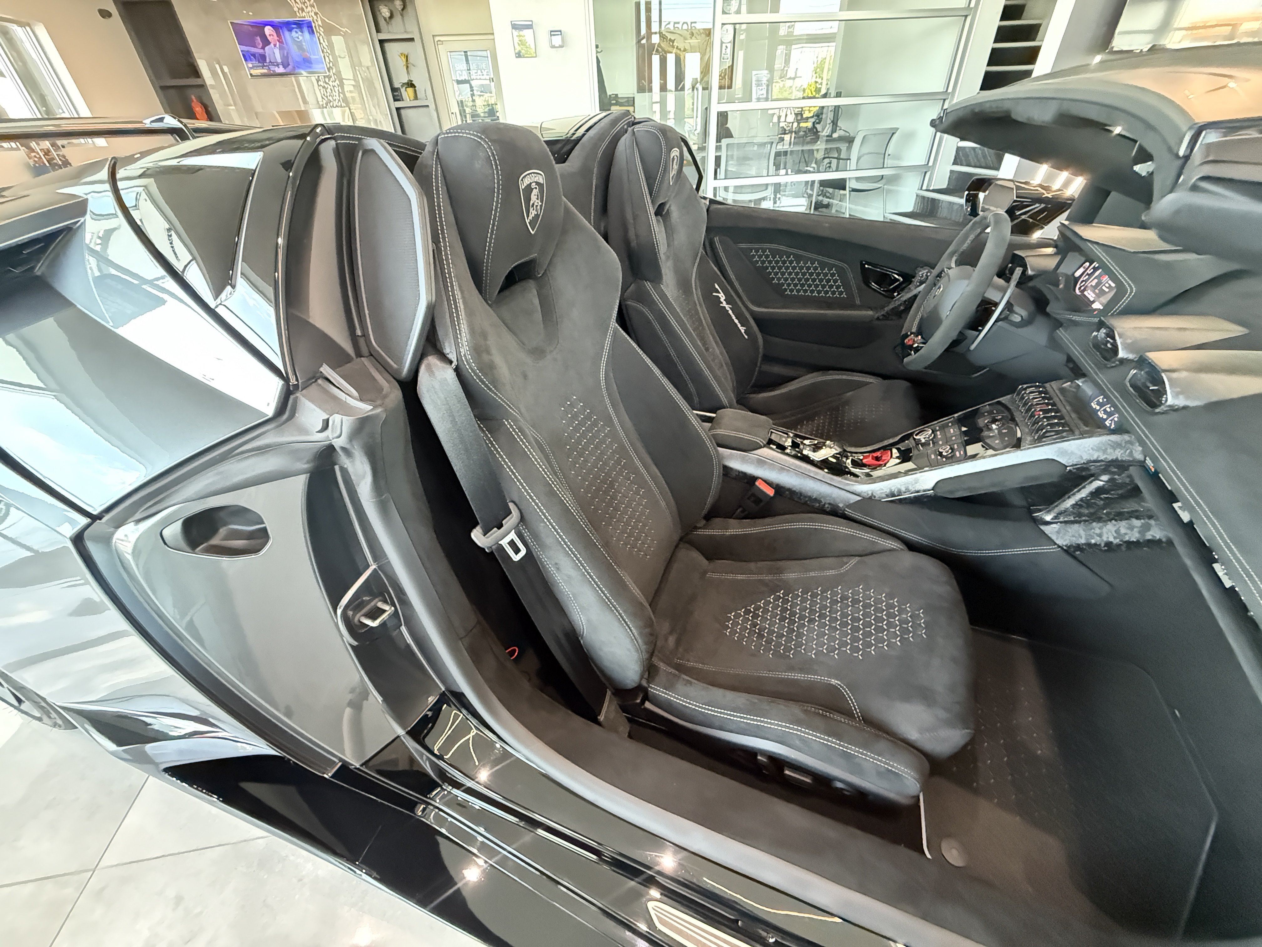 Used 2019 Lamborghini Huracan Performante AWD/4WD image 26