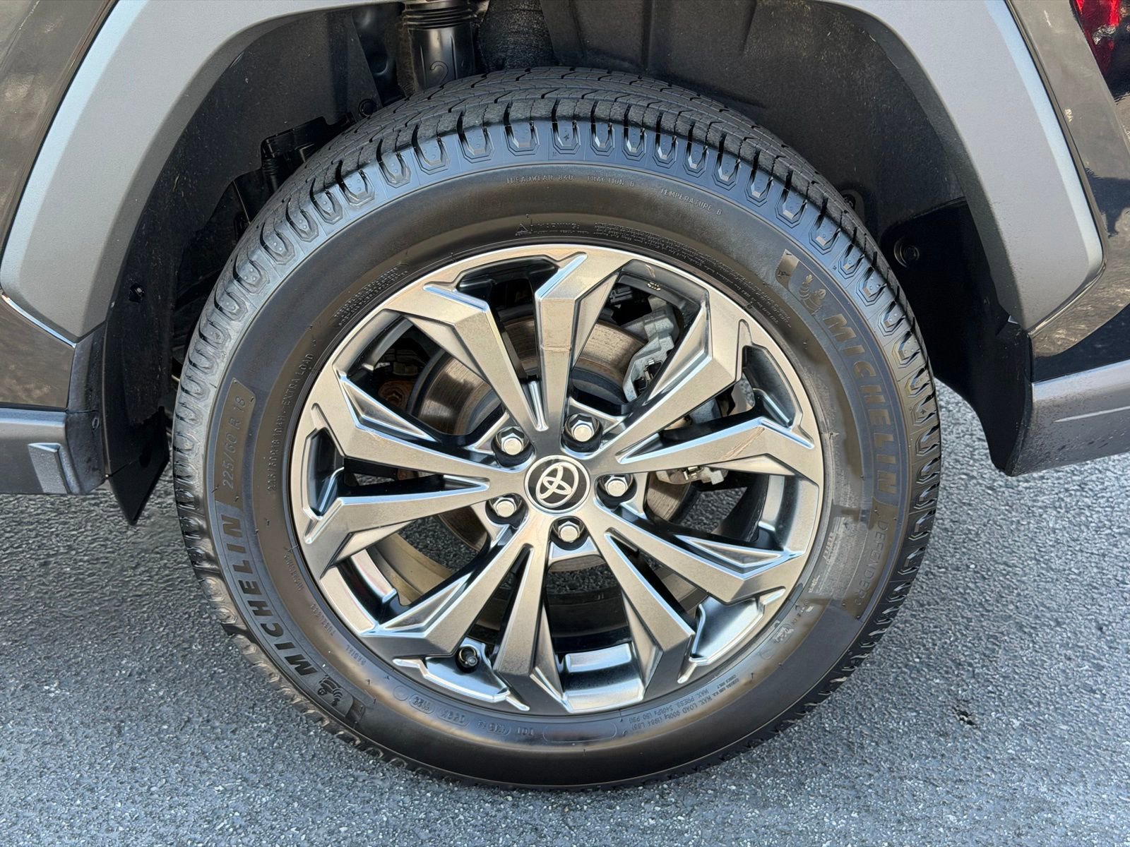 Used 2022 Toyota RAV4 XLE Premium image 37