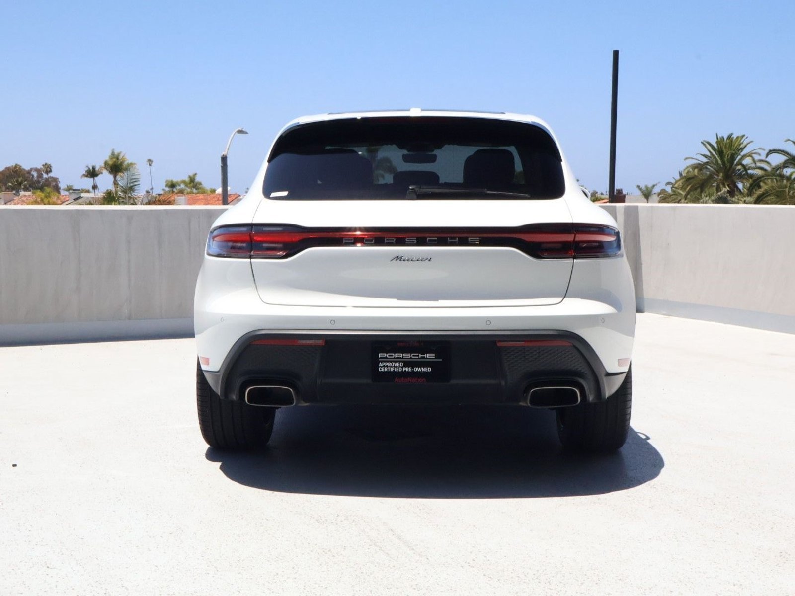 Certified 2025 Porsche Macan AWD/4WD image 10