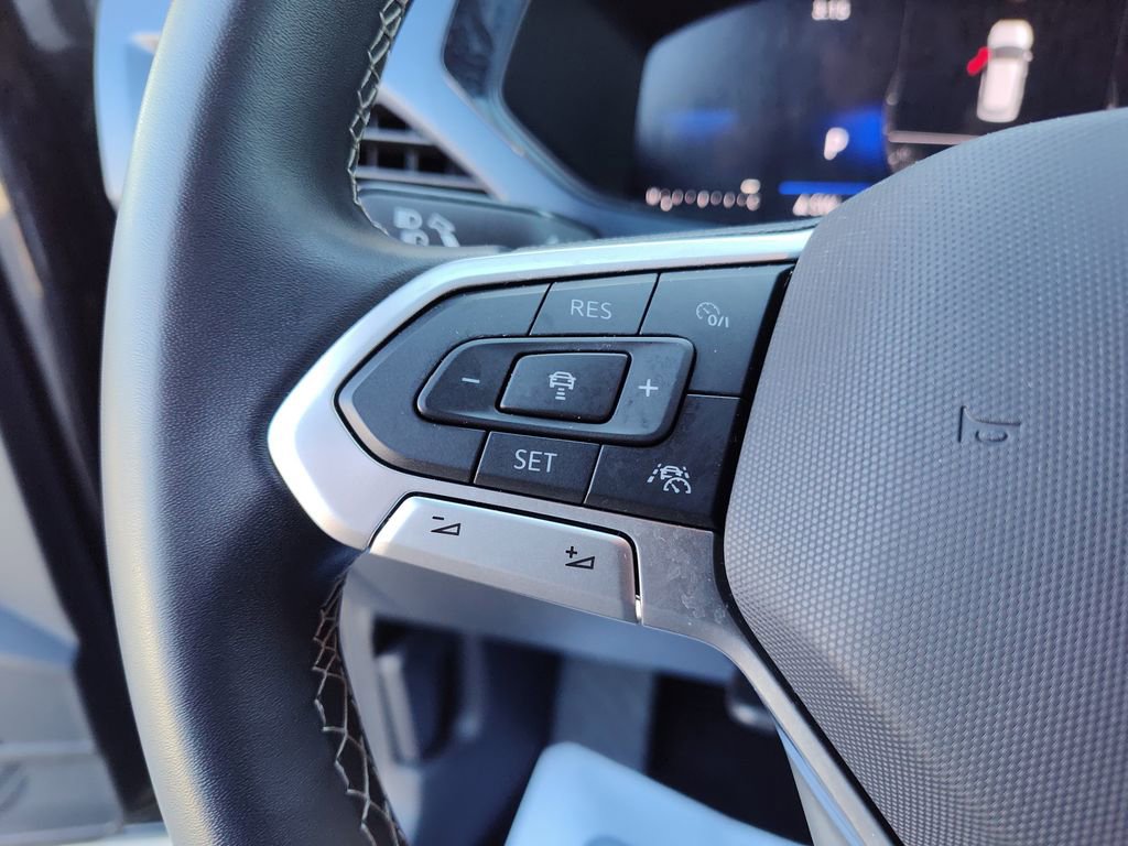 Used 2024 Volkswagen Taos SE image 25